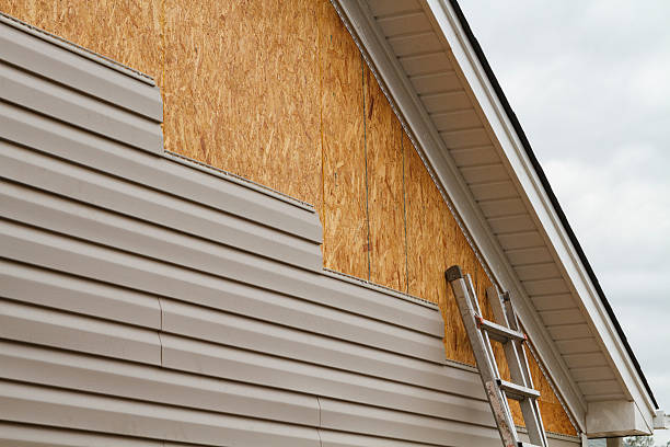 Professional Siding Installation technician working in Lakeview, NY